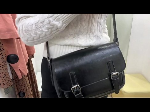 ❤️ Vieša jaunos kalės FeralBerry masturbacija su dildo aprangos kambaryje Porno prie porno lt.porn-milf300.ru