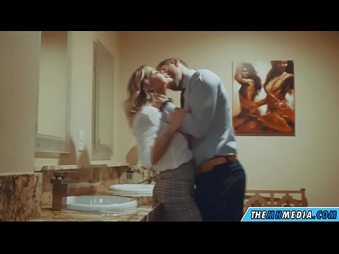 ❤️ Kai krūtininga blondinė vilioja tave viešajame tualete Porno prie porno lt.porn-milf300.ru